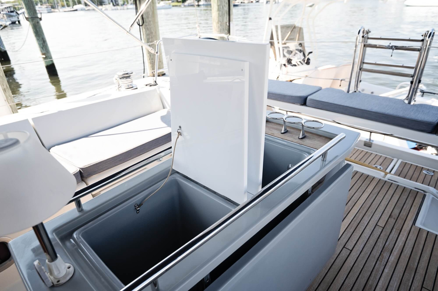 Beneteau-45-for-sale33
