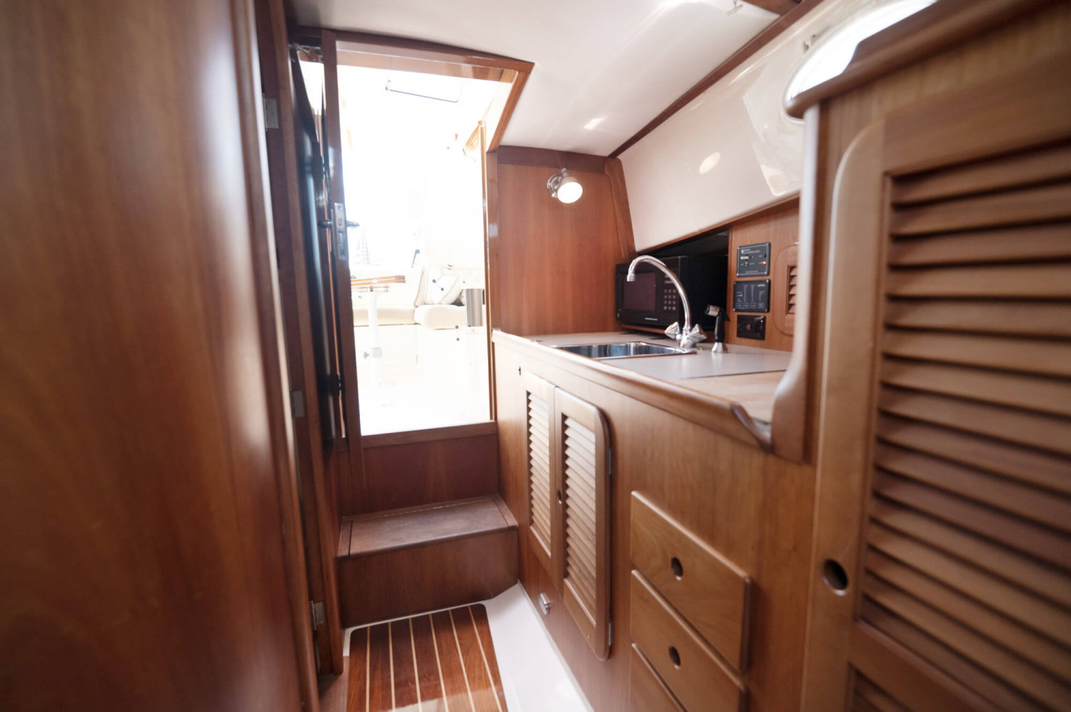 Hinckley-36-EP-for-sale-09